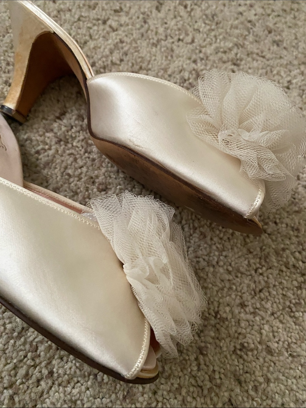 Vintage 1950s Daniel Green Satin Peep-Toe Heels with Tulle Rosette - Champagne - Picture 6 of 9